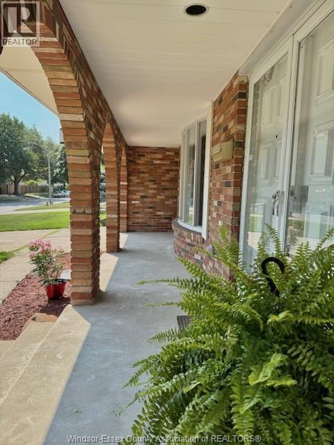 Photo 5 of 2951 St Clair Avenue, Windsor ON