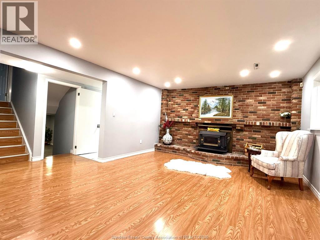 Photo 33 of 2951 St Clair Avenue, Windsor ON