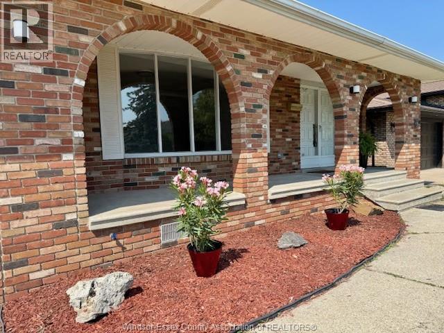 Photo 3 of 2951 St Clair Avenue, Windsor ON