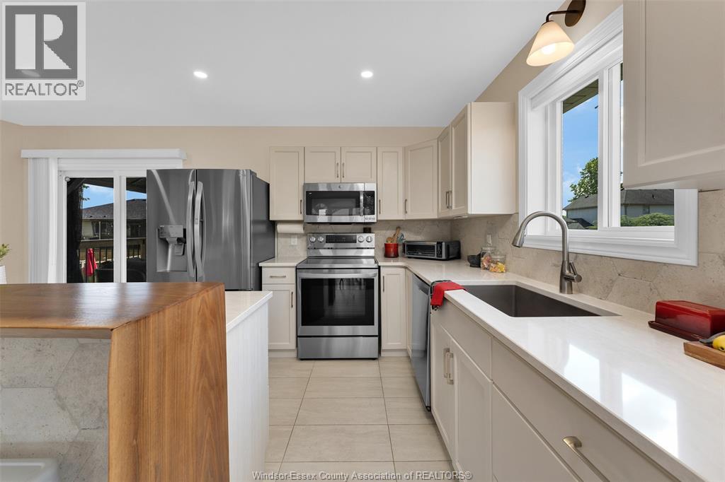 Photo 12 of 300 Jolly Avenue, Lasalle ON
