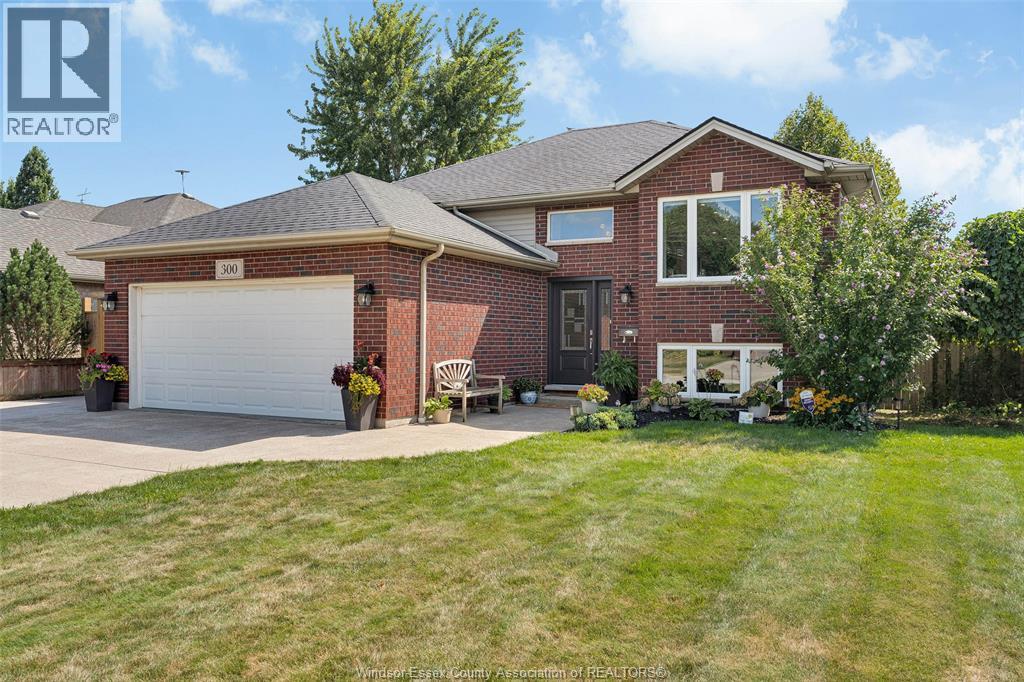 Photo 2 of 300 Jolly Avenue, Lasalle ON