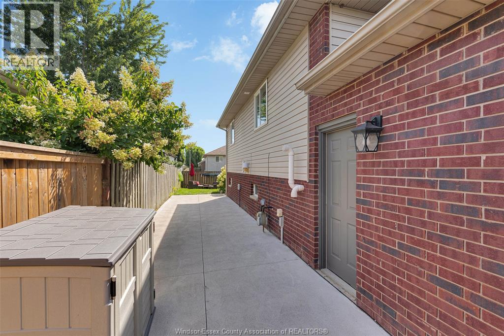 Photo 33 of 300 Jolly Avenue, Lasalle ON
