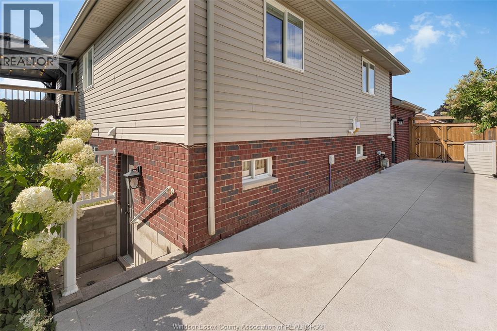 Photo 34 of 300 Jolly Avenue, Lasalle ON