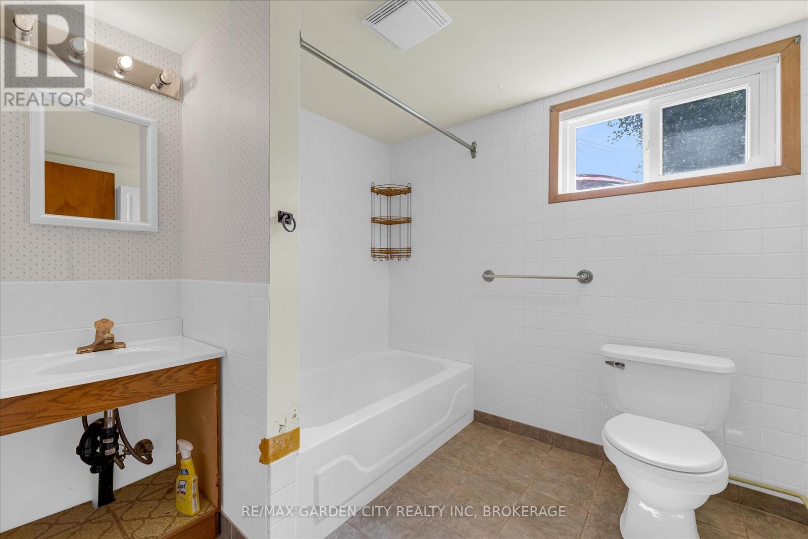 Photo 31 of 605 Bunting Road, St Catharines ON