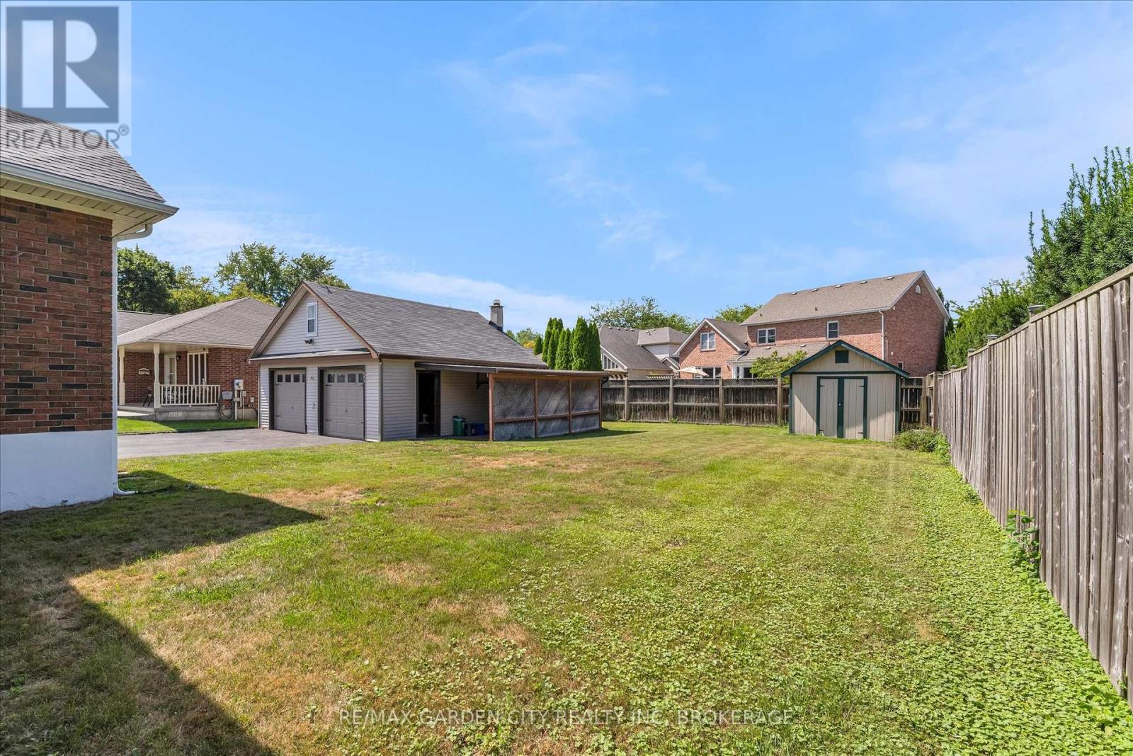 Photo 2 of 605 Bunting Road, St Catharines ON