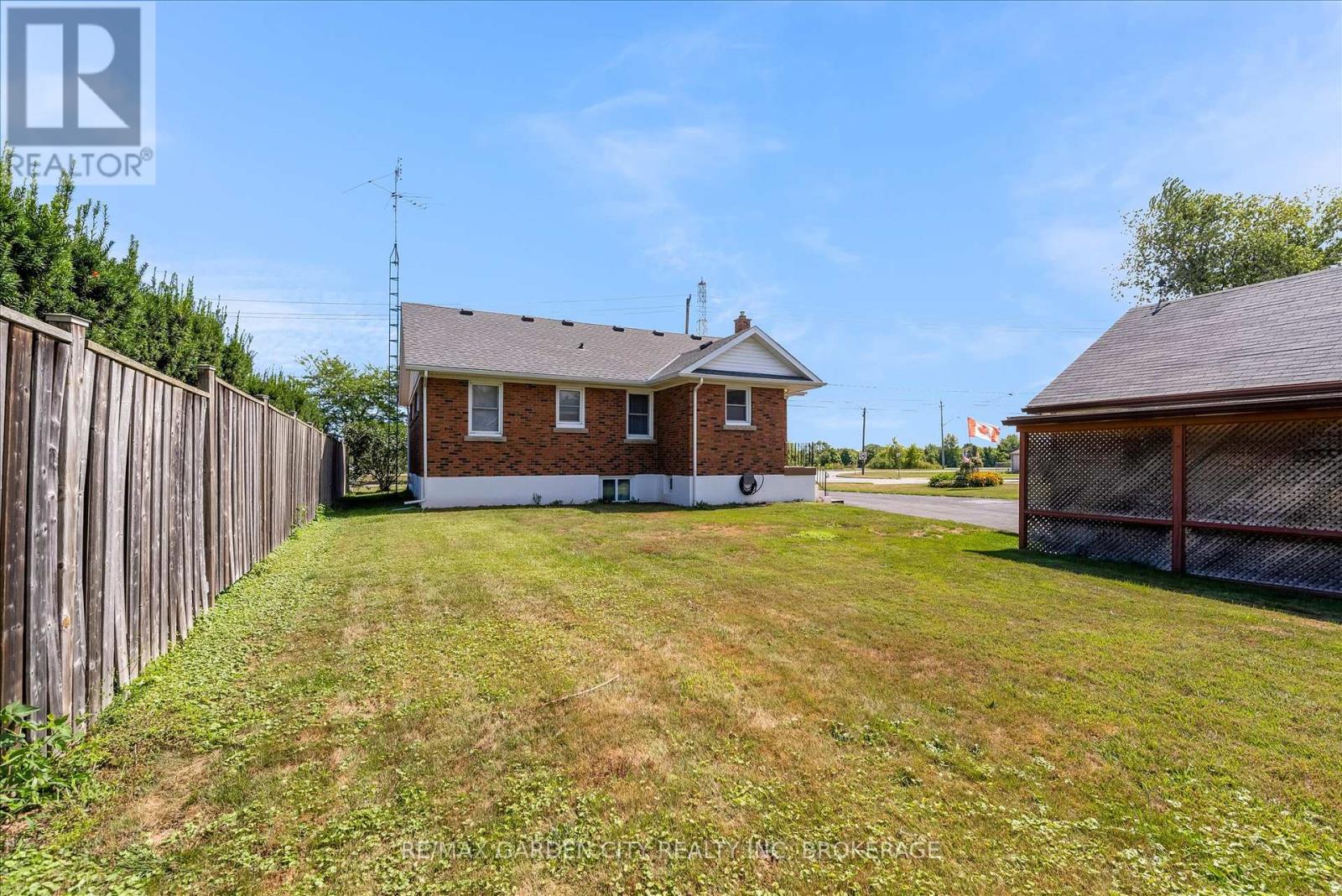 Photo 8 of 605 Bunting Road, St Catharines ON
