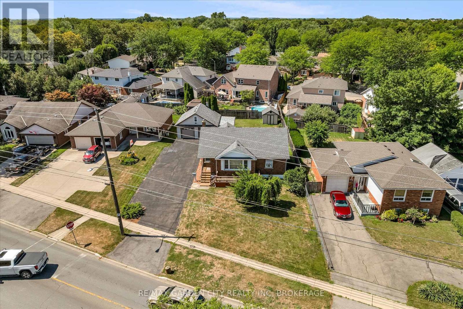 Photo 25 of 605 Bunting Road, St Catharines ON