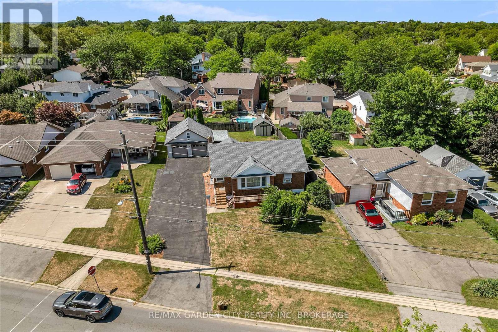 Photo 5 of 605 Bunting Road, St Catharines ON