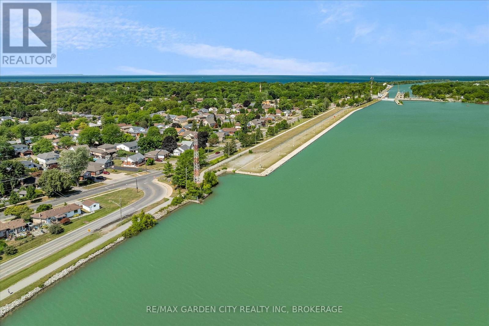 Photo 16 of 605 Bunting Road, St Catharines ON