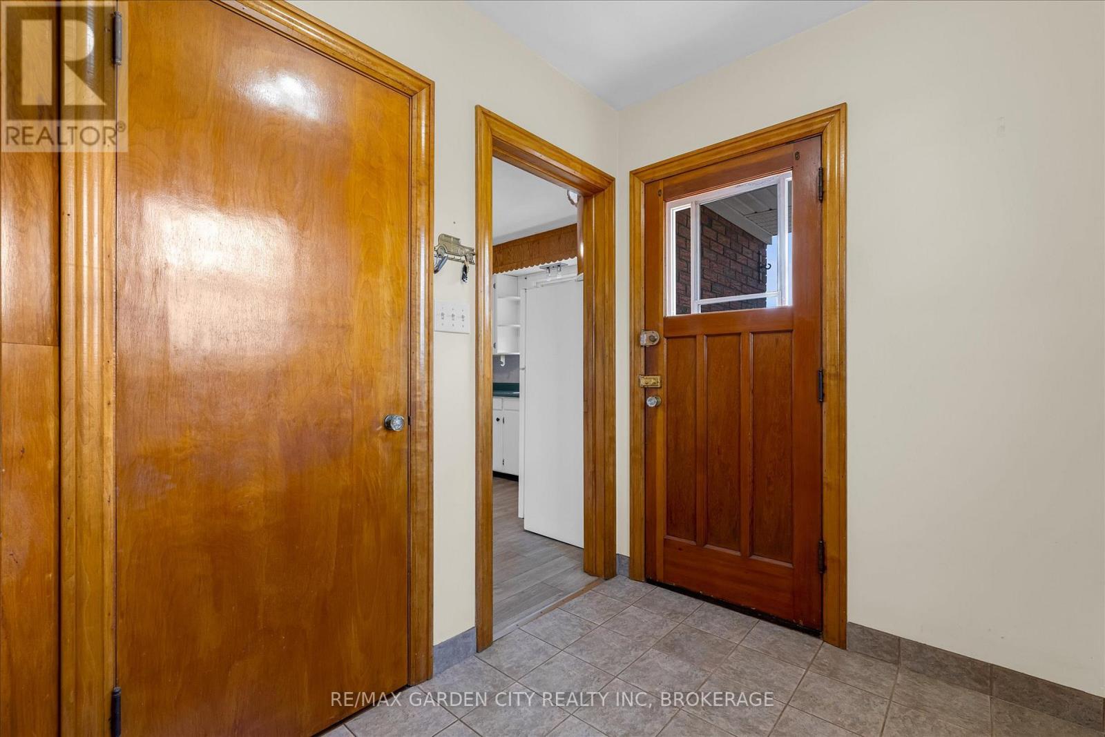 Photo 12 of 605 Bunting Road, St Catharines ON