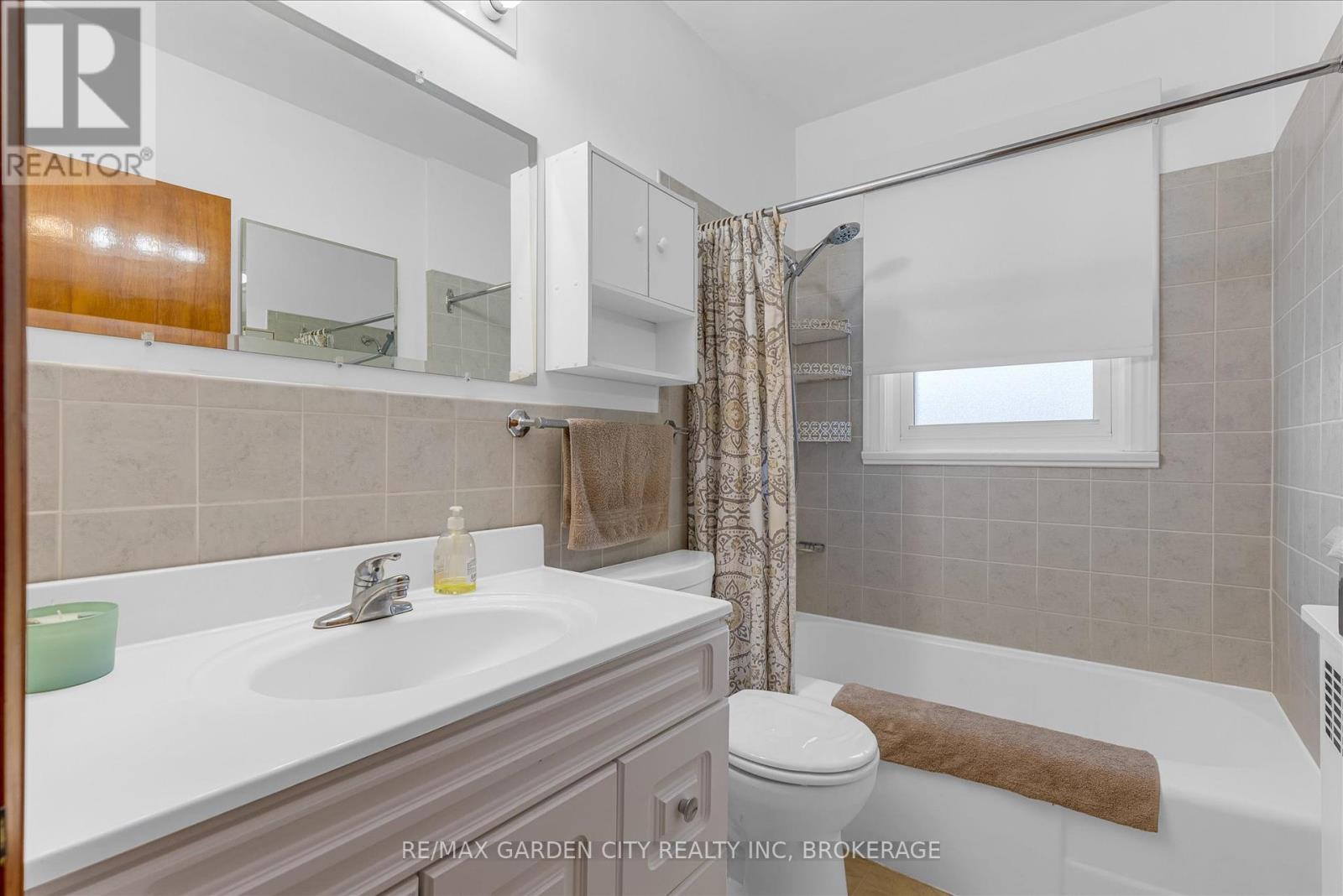 Photo 14 of 605 Bunting Road, St Catharines ON