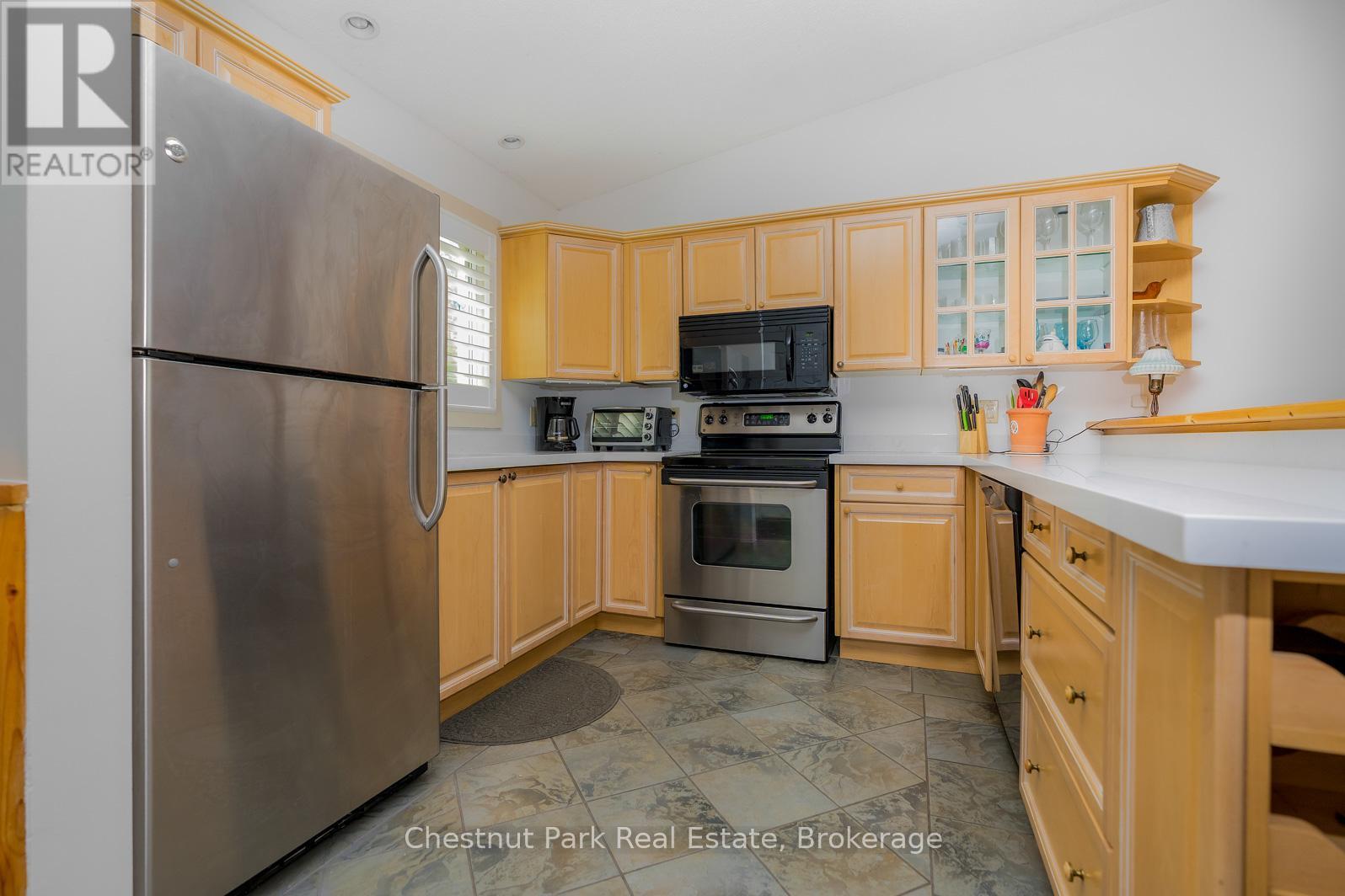 Photo 15 of 197 Escarpment Crescent, Collingwood ON