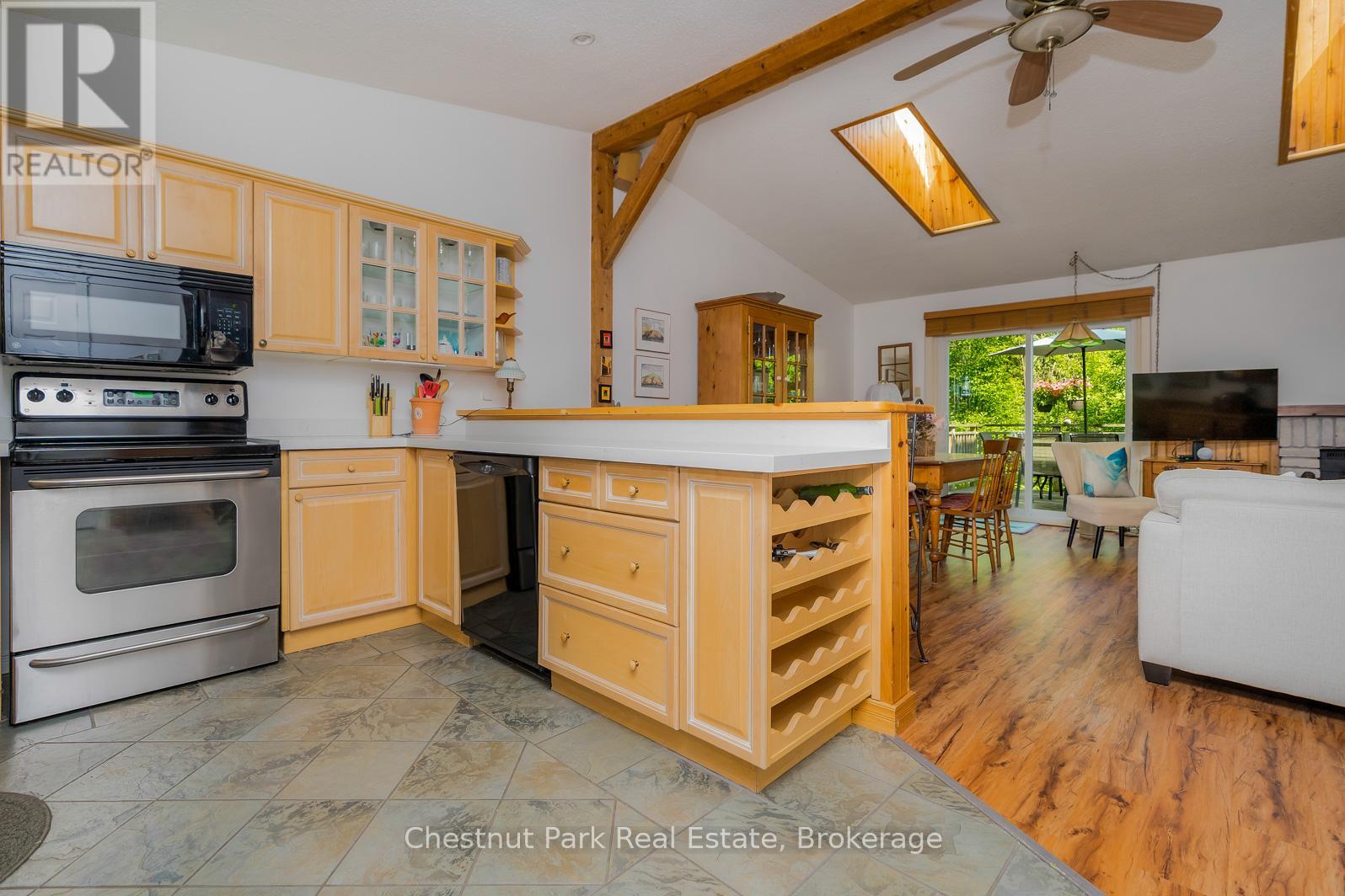 Photo 23 of 197 Escarpment Crescent, Collingwood ON