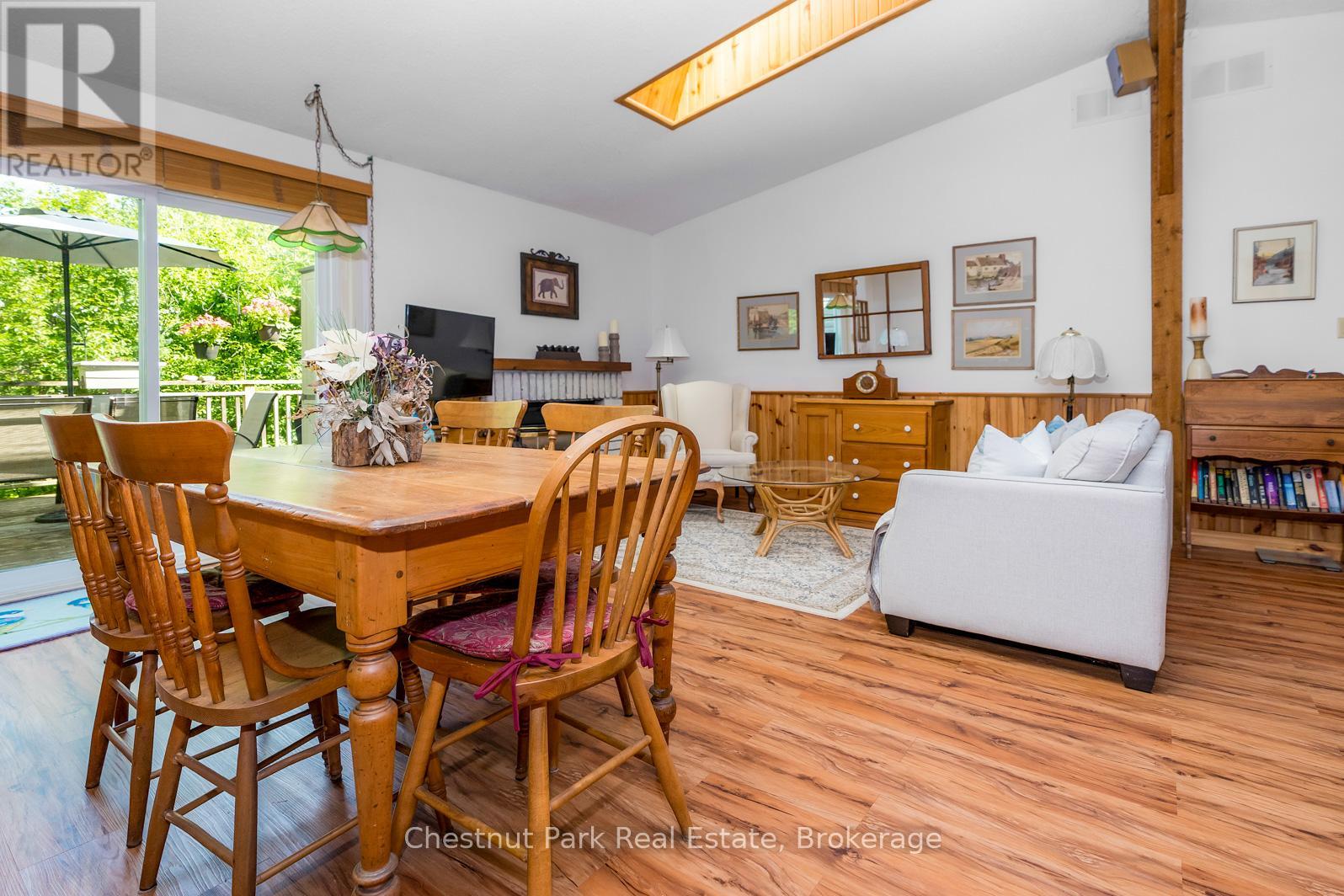 Photo 33 of 197 Escarpment Crescent, Collingwood ON