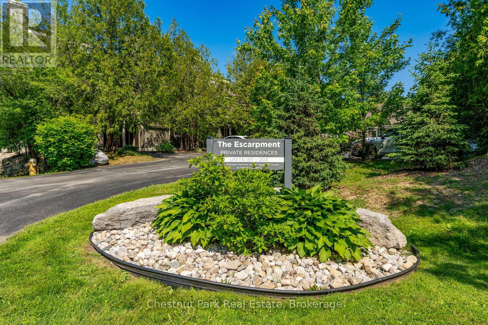 Photo 18 of 197 Escarpment Crescent, Collingwood ON