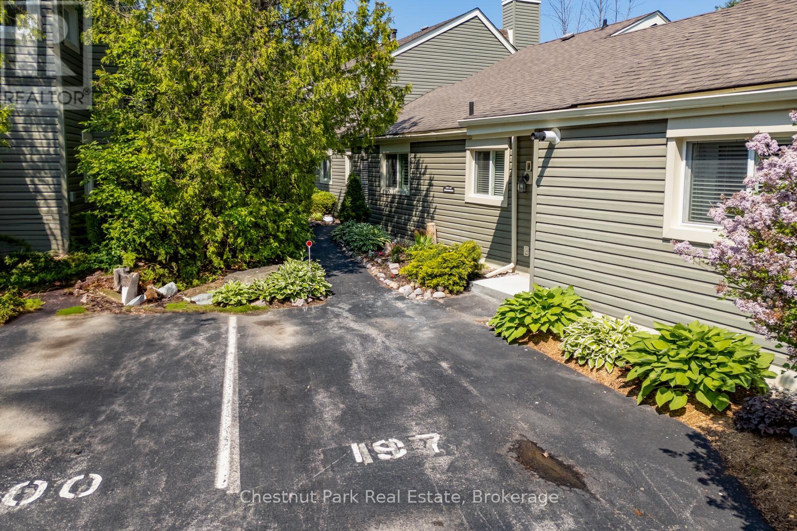 Photo 31 of 197 Escarpment Crescent, Collingwood ON