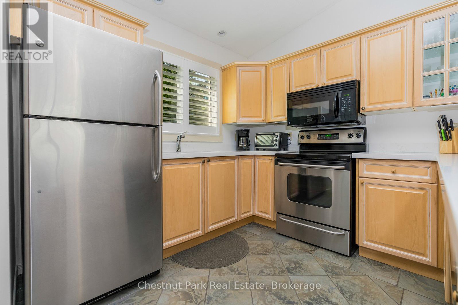 Photo 32 of 197 Escarpment Crescent, Collingwood ON