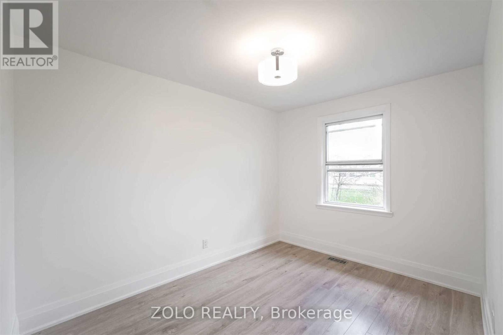 Photo 18 of 525 Lynett Crescent, Richmond Hill ON