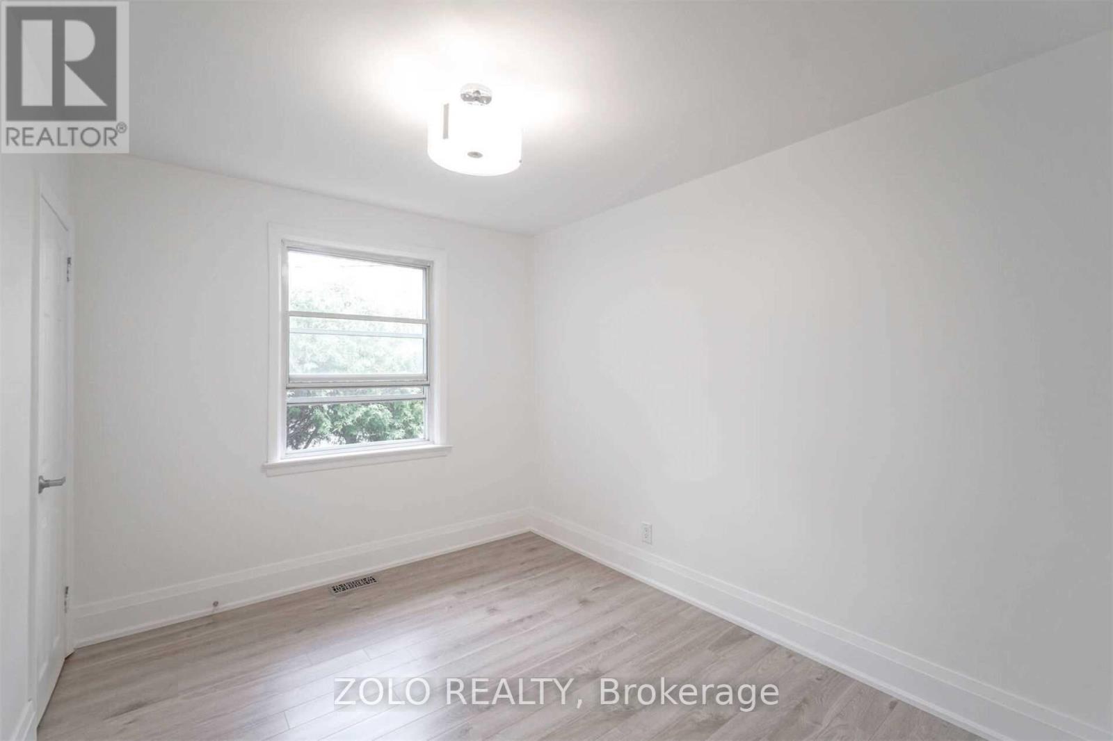 Photo 6 of 525 Lynett Crescent, Richmond Hill ON