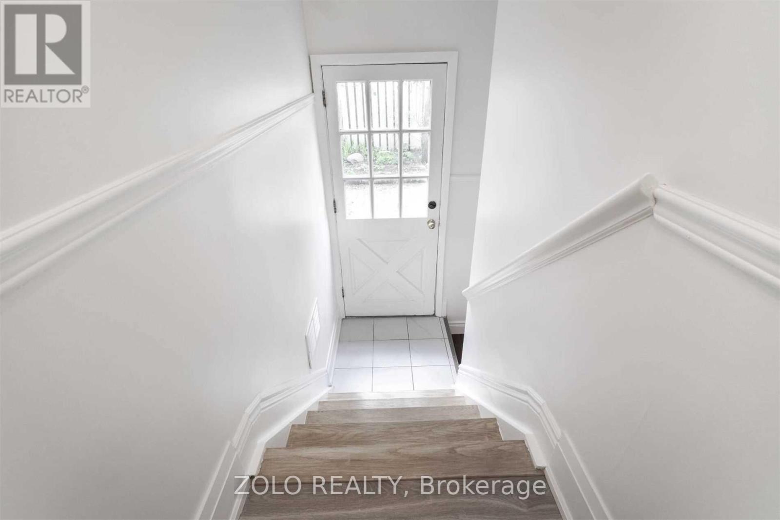 Photo 19 of 525 Lynett Crescent, Richmond Hill ON