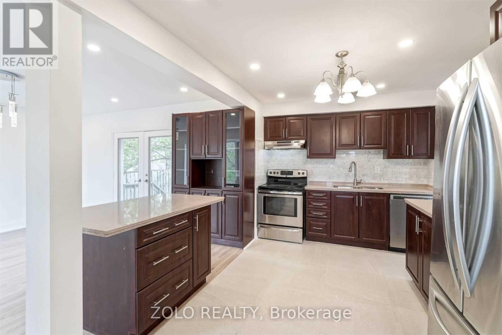 Photo 14 of 525 Lynett Crescent, Richmond Hill ON