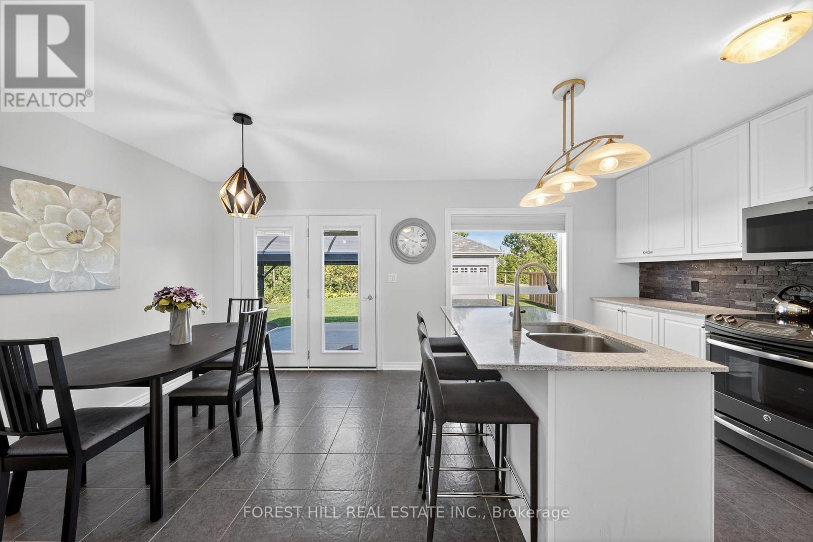 Photo 10 of 70 Robert Street S, Wasaga Beach ON