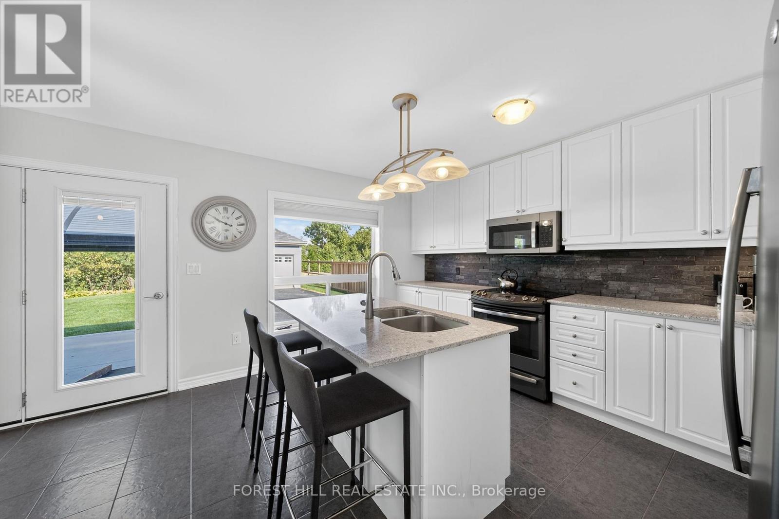 Photo 11 of 70 Robert Street S, Wasaga Beach ON