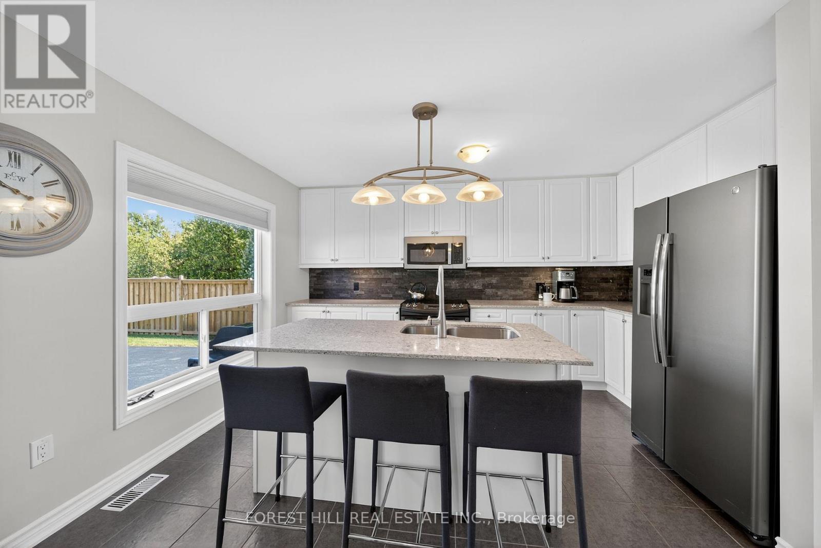 Photo 14 of 70 Robert Street S, Wasaga Beach ON