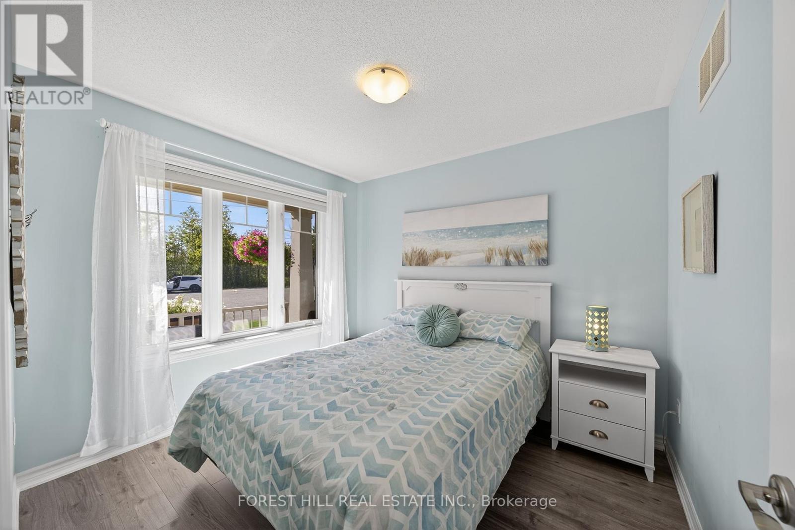 Photo 17 of 70 Robert Street S, Wasaga Beach ON