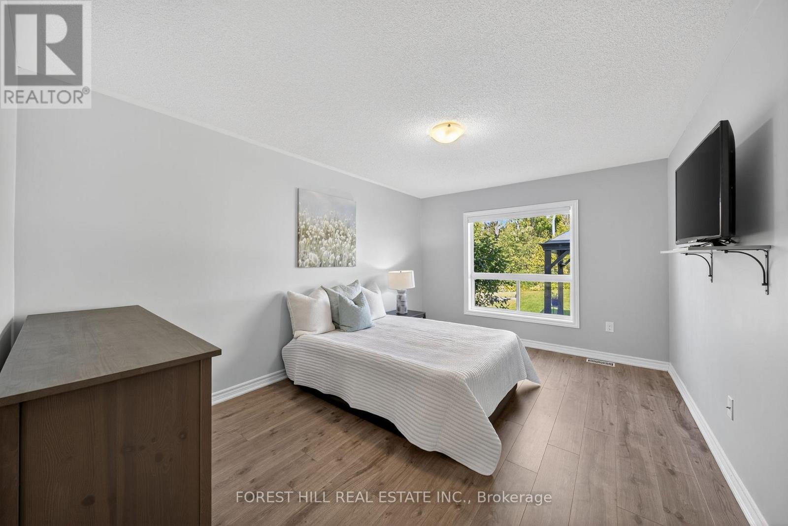 Photo 21 of 70 Robert Street S, Wasaga Beach ON