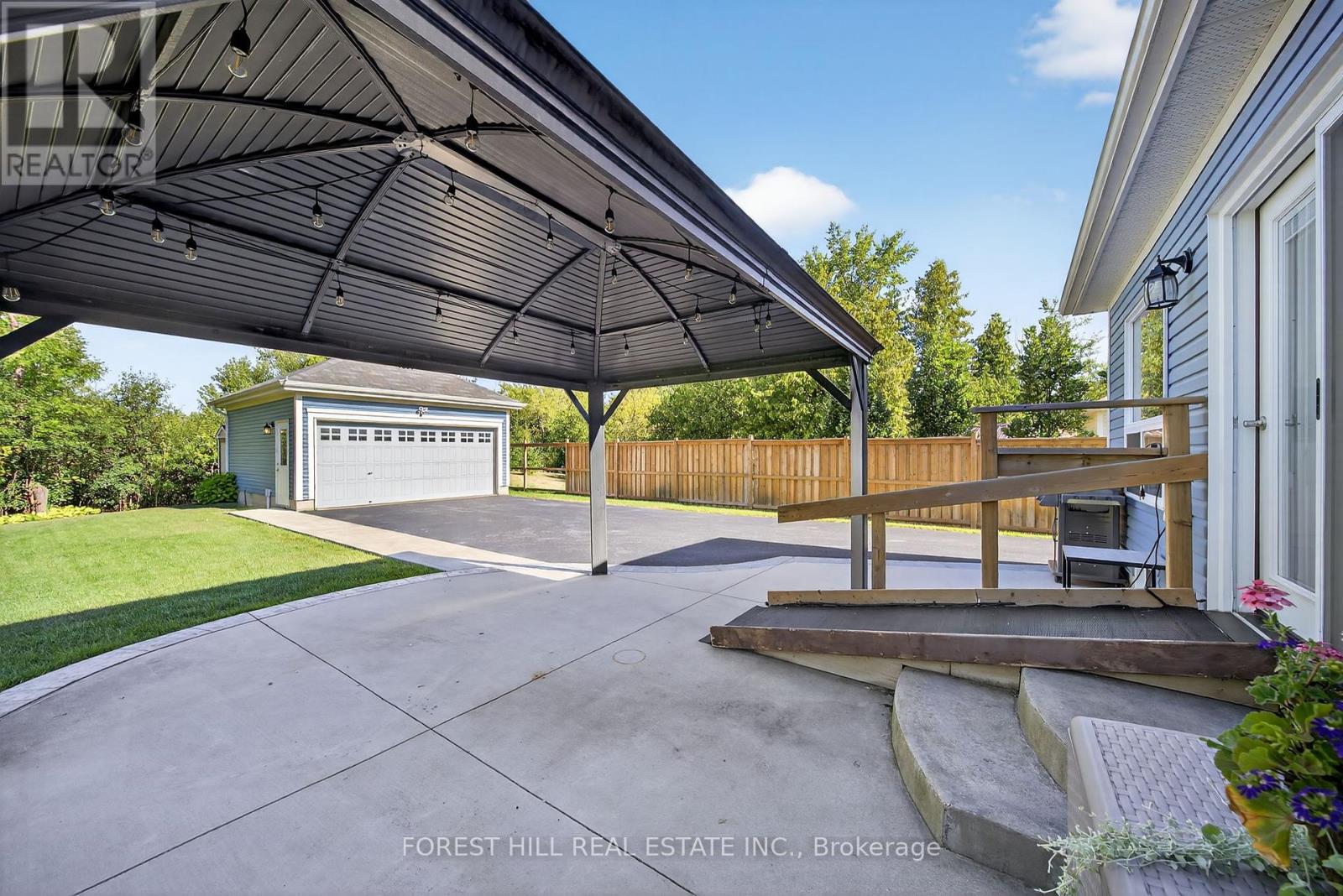 Photo 30 of 70 Robert Street S, Wasaga Beach ON