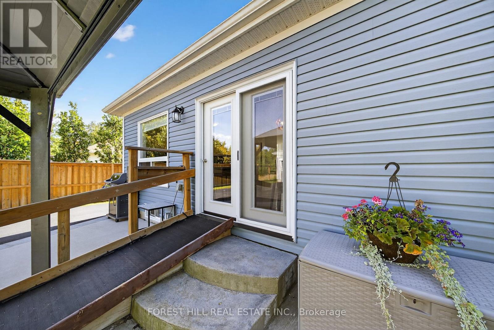 Photo 31 of 70 Robert Street S, Wasaga Beach ON