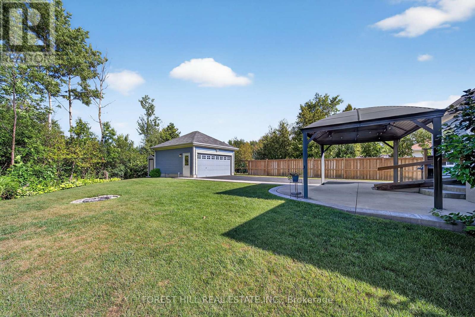 Photo 32 of 70 Robert Street S, Wasaga Beach ON