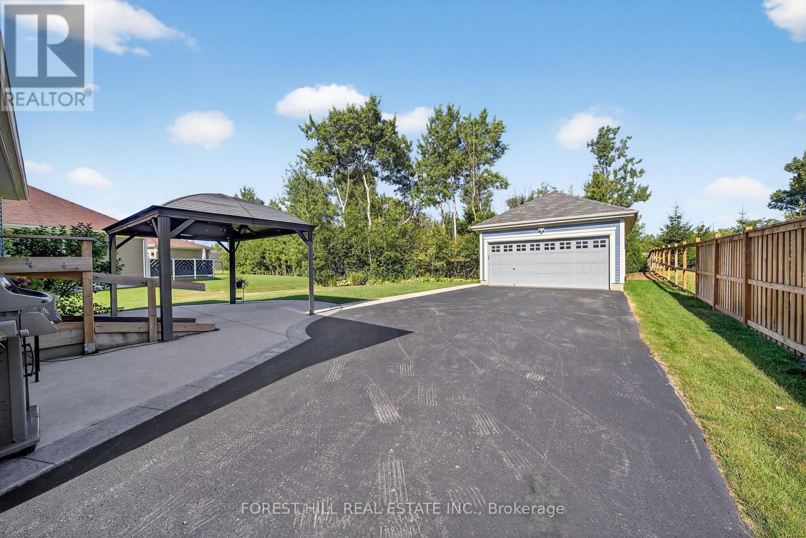Photo 34 of 70 Robert Street S, Wasaga Beach ON