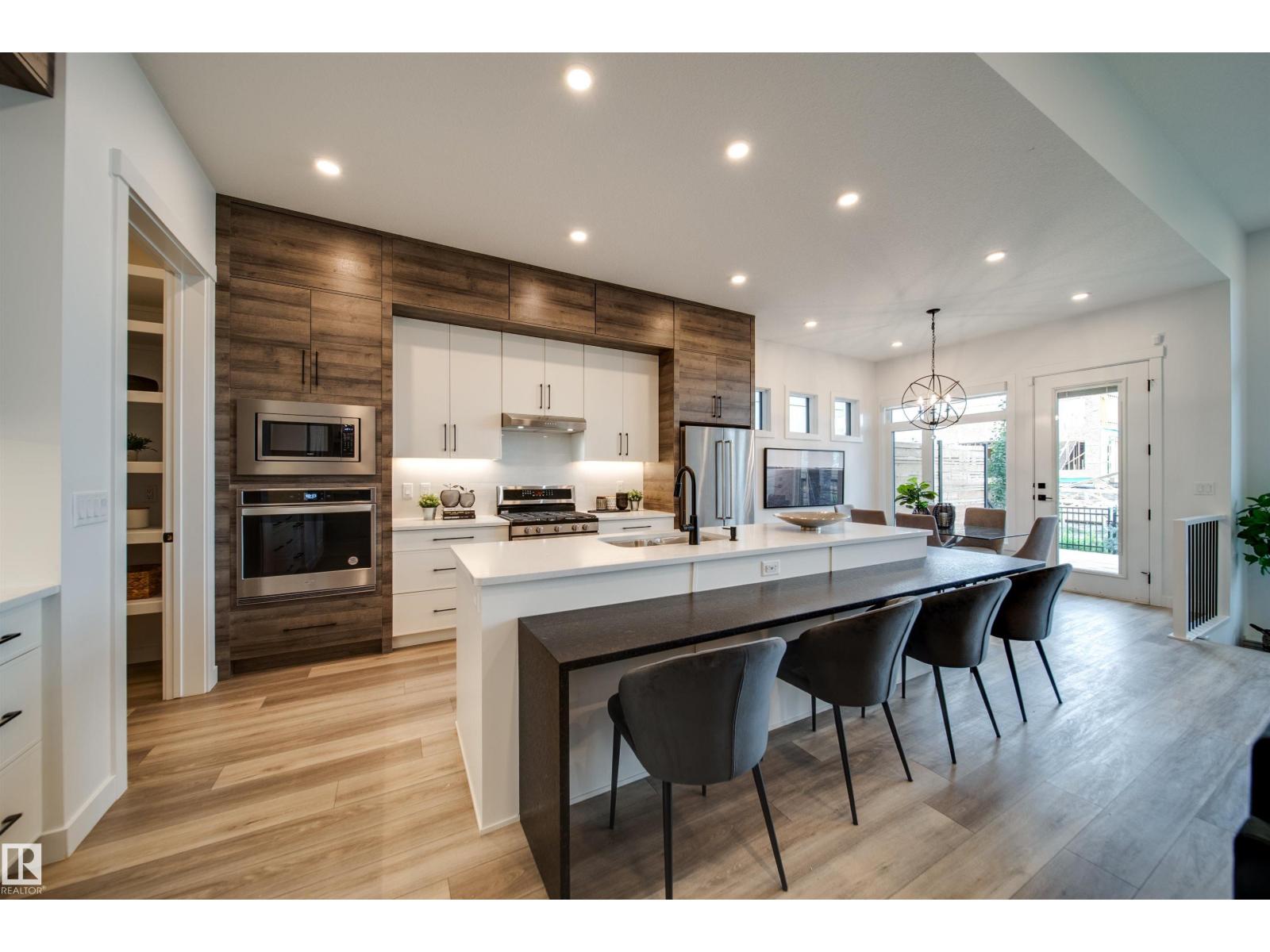 Photo 11 of 4832 Knight Cr Sw, Edmonton AB