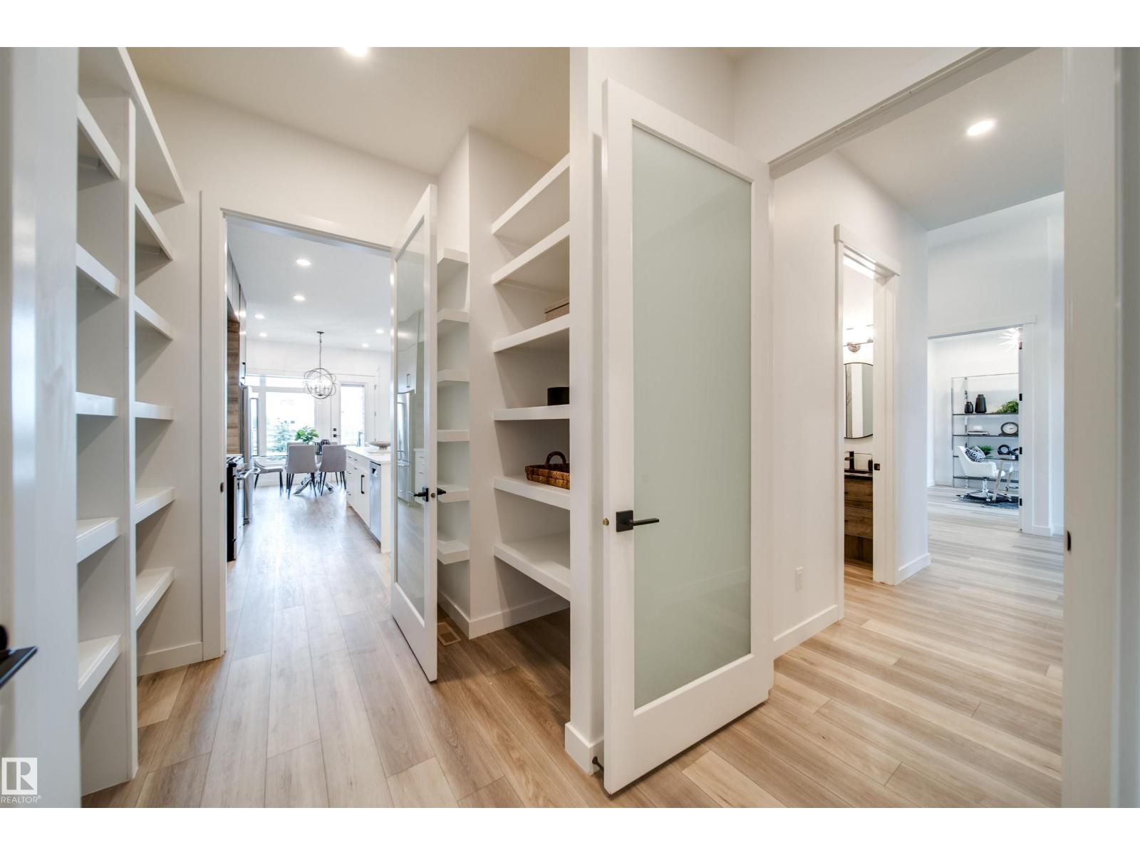 Photo 18 of 4832 Knight Cr Sw, Edmonton AB