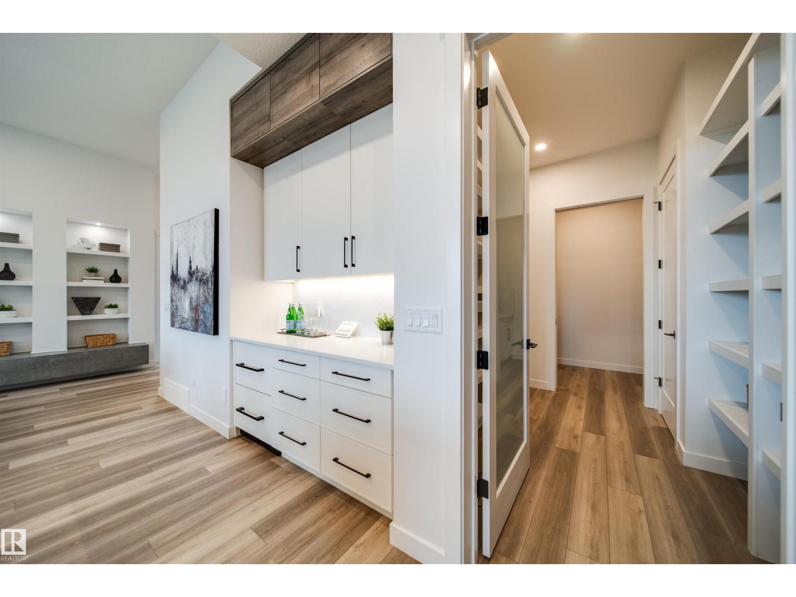 Photo 19 of 4832 Knight Cr Sw, Edmonton AB