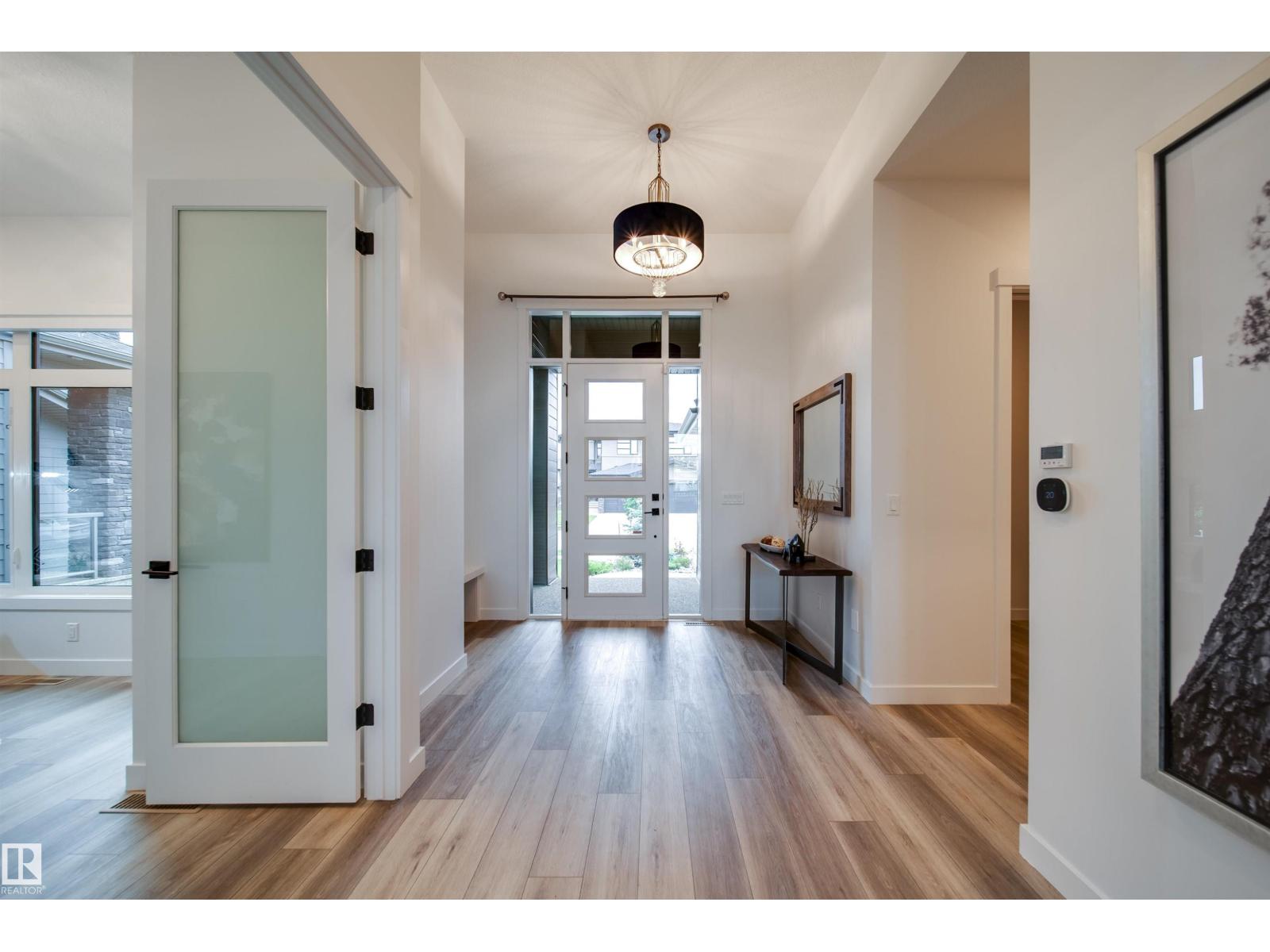 Photo 2 of 4832 Knight Cr Sw, Edmonton AB
