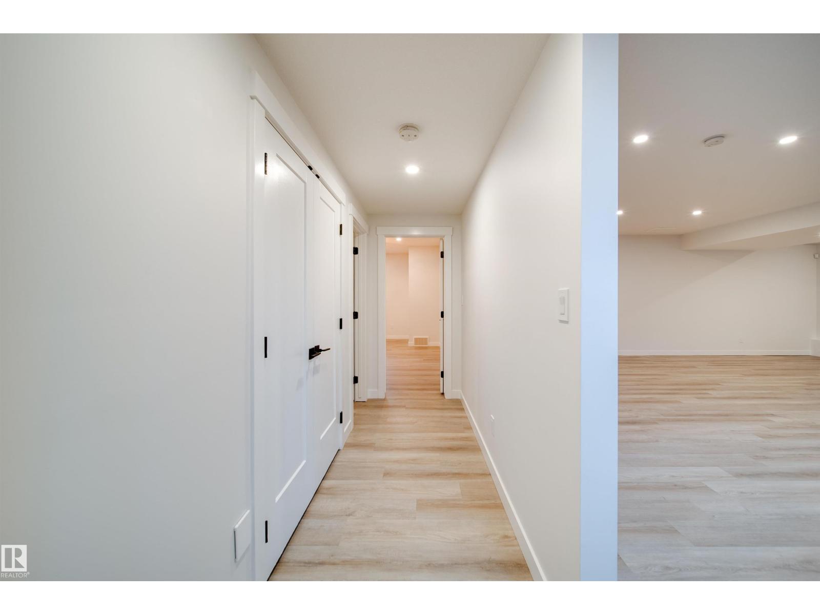 Photo 36 of 4832 Knight Cr Sw, Edmonton AB