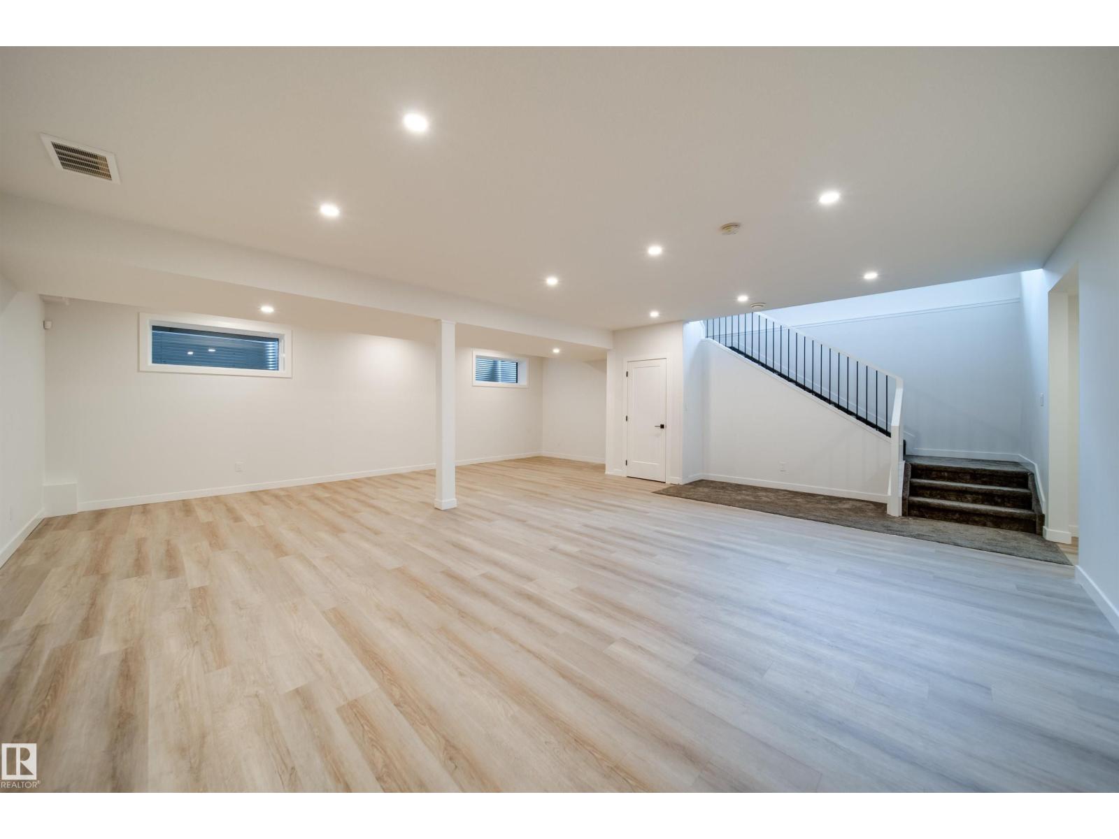 Photo 37 of 4832 Knight Cr Sw, Edmonton AB