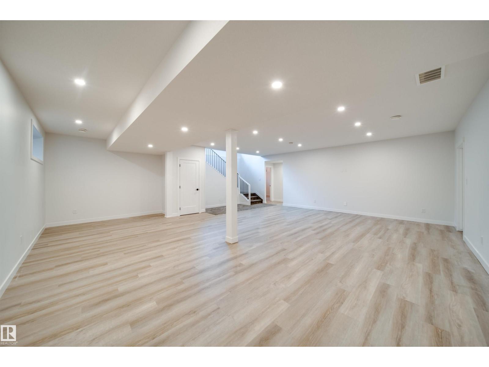 Photo 38 of 4832 Knight Cr Sw, Edmonton AB