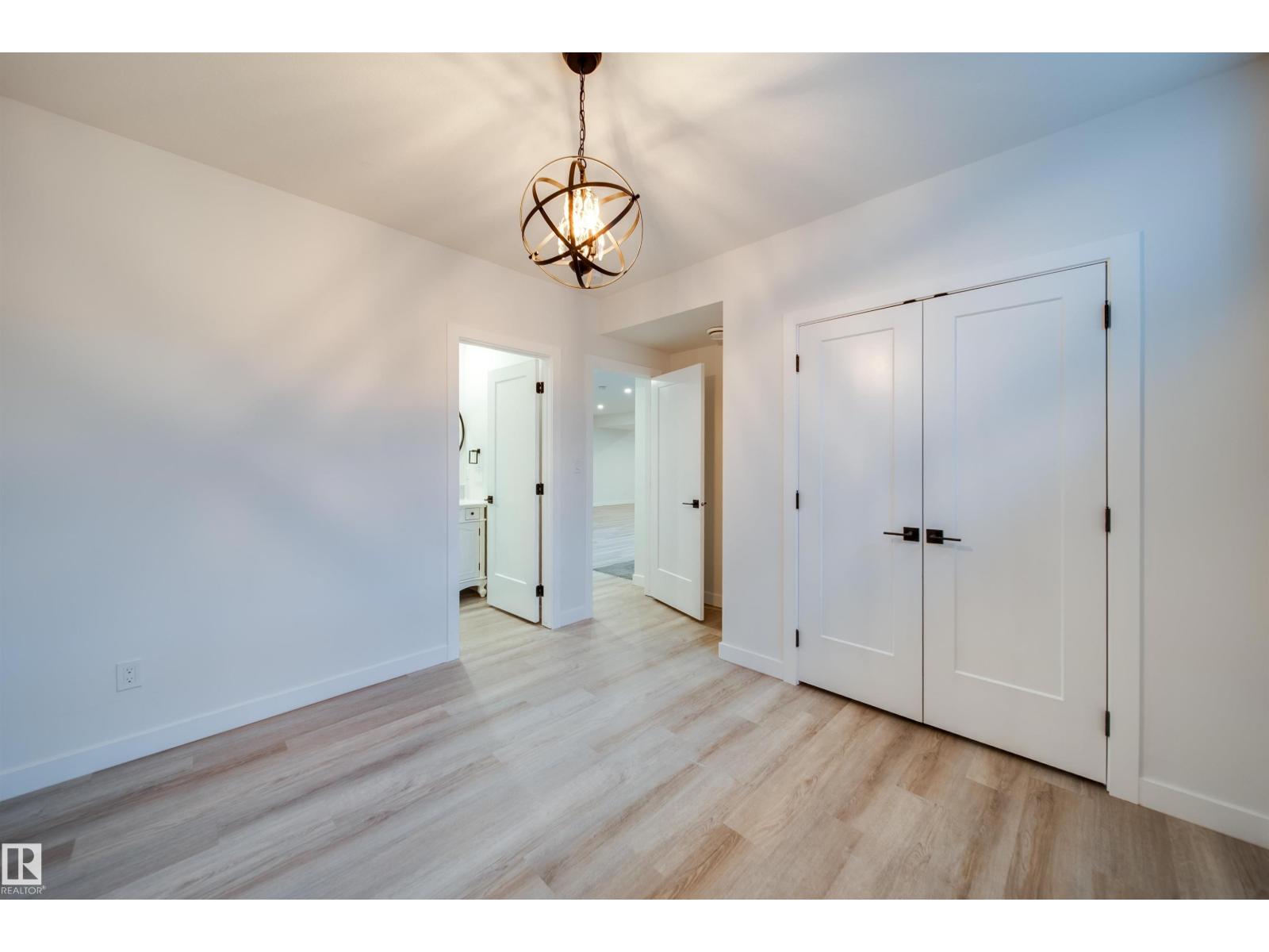 Photo 39 of 4832 Knight Cr Sw, Edmonton AB