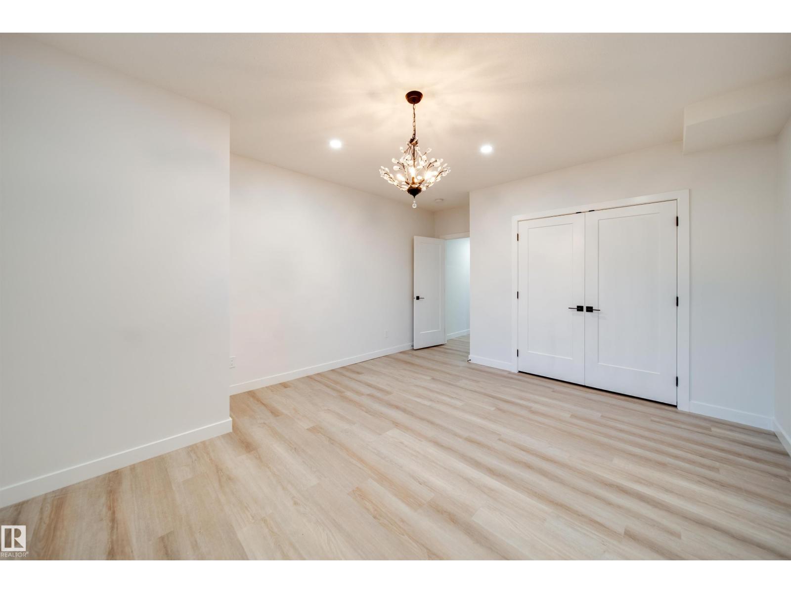 Photo 43 of 4832 Knight Cr Sw, Edmonton AB