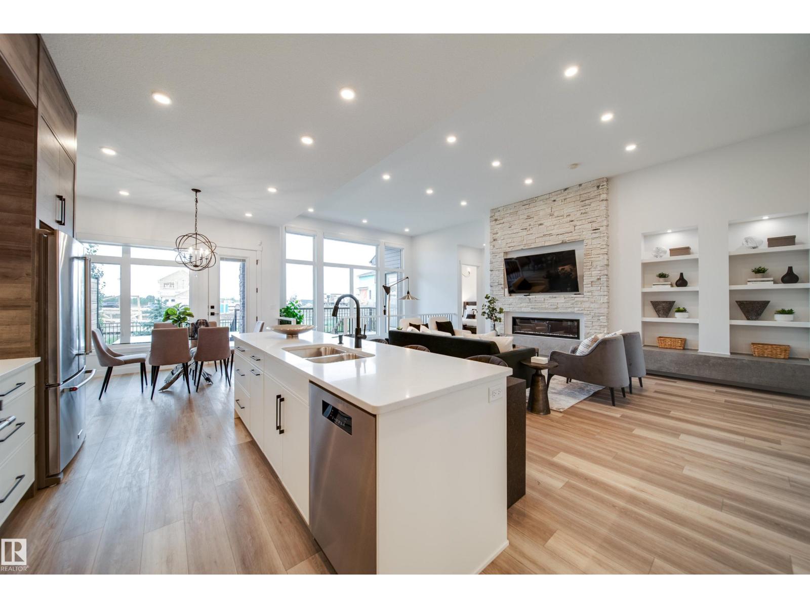 Photo 5 of 4832 Knight Cr Sw, Edmonton AB