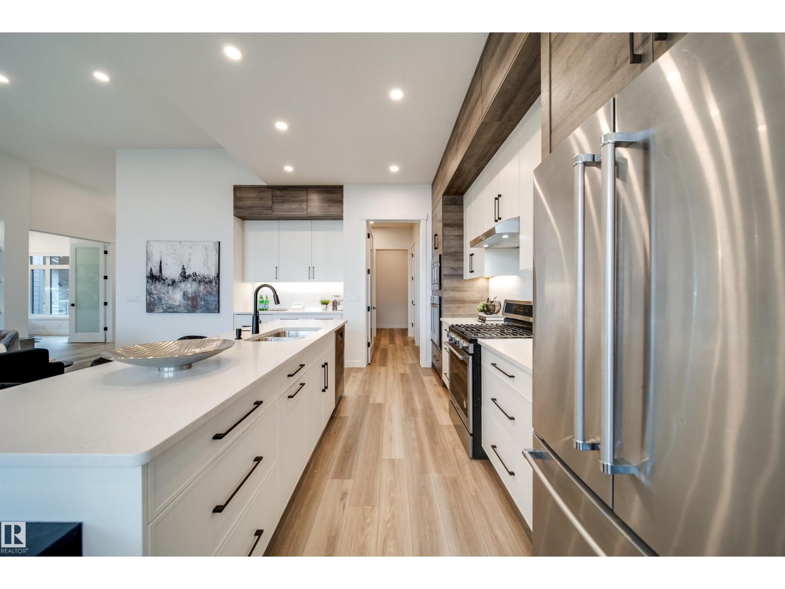 Photo 8 of 4832 Knight Cr Sw, Edmonton AB