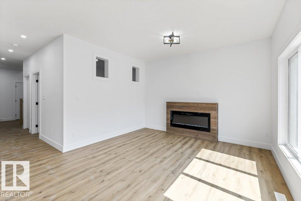 Photo 13 of 63 Silverstone Dr, Stony Plain AB