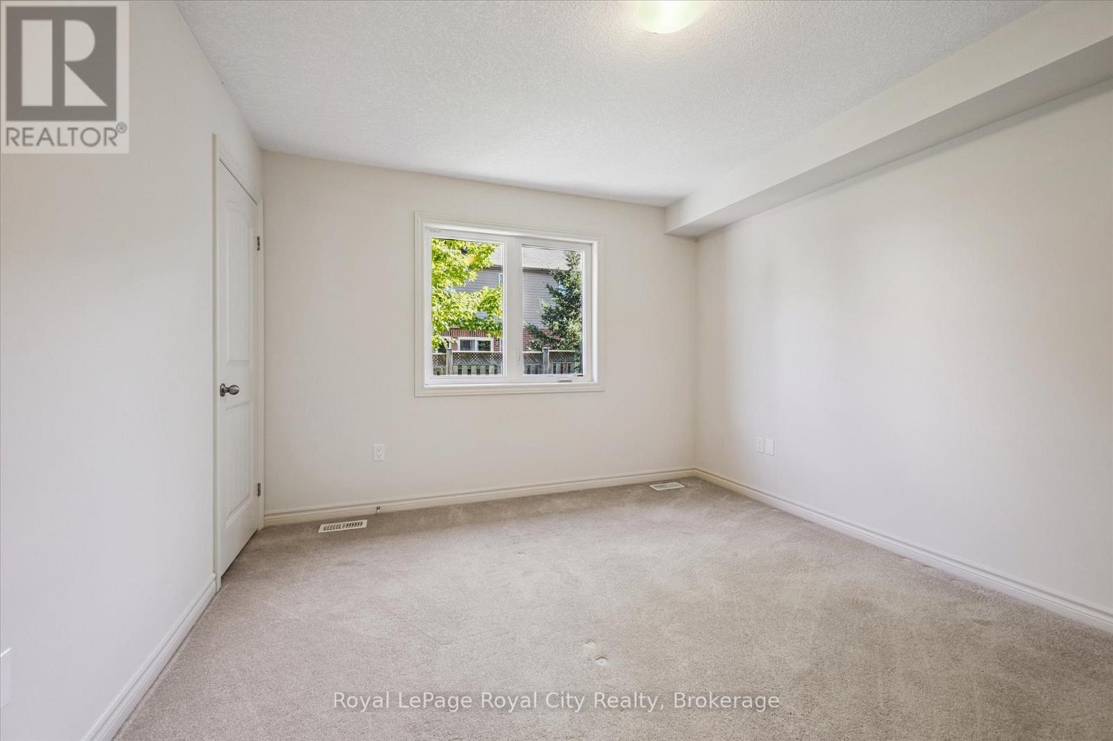 Photo 17 of 52 Aberdeen Street, Centre Wellington ON