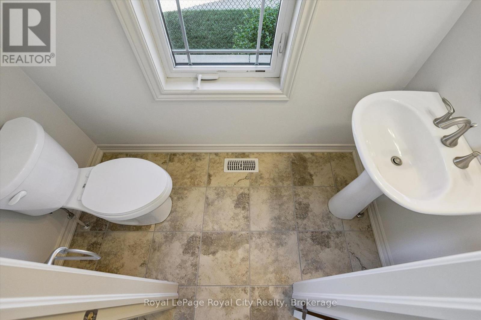 Photo 21 of 52 Aberdeen Street, Centre Wellington ON