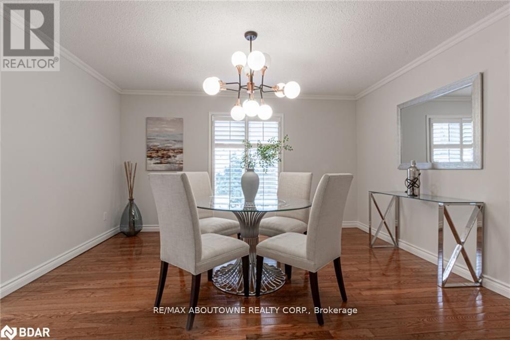 Photo 32 of 398 Barclay Crescent, Oakville ON