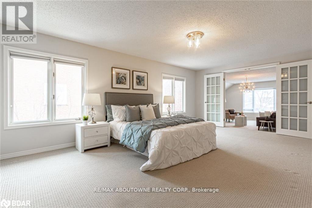 Photo 30 of 398 Barclay Crescent, Oakville ON
